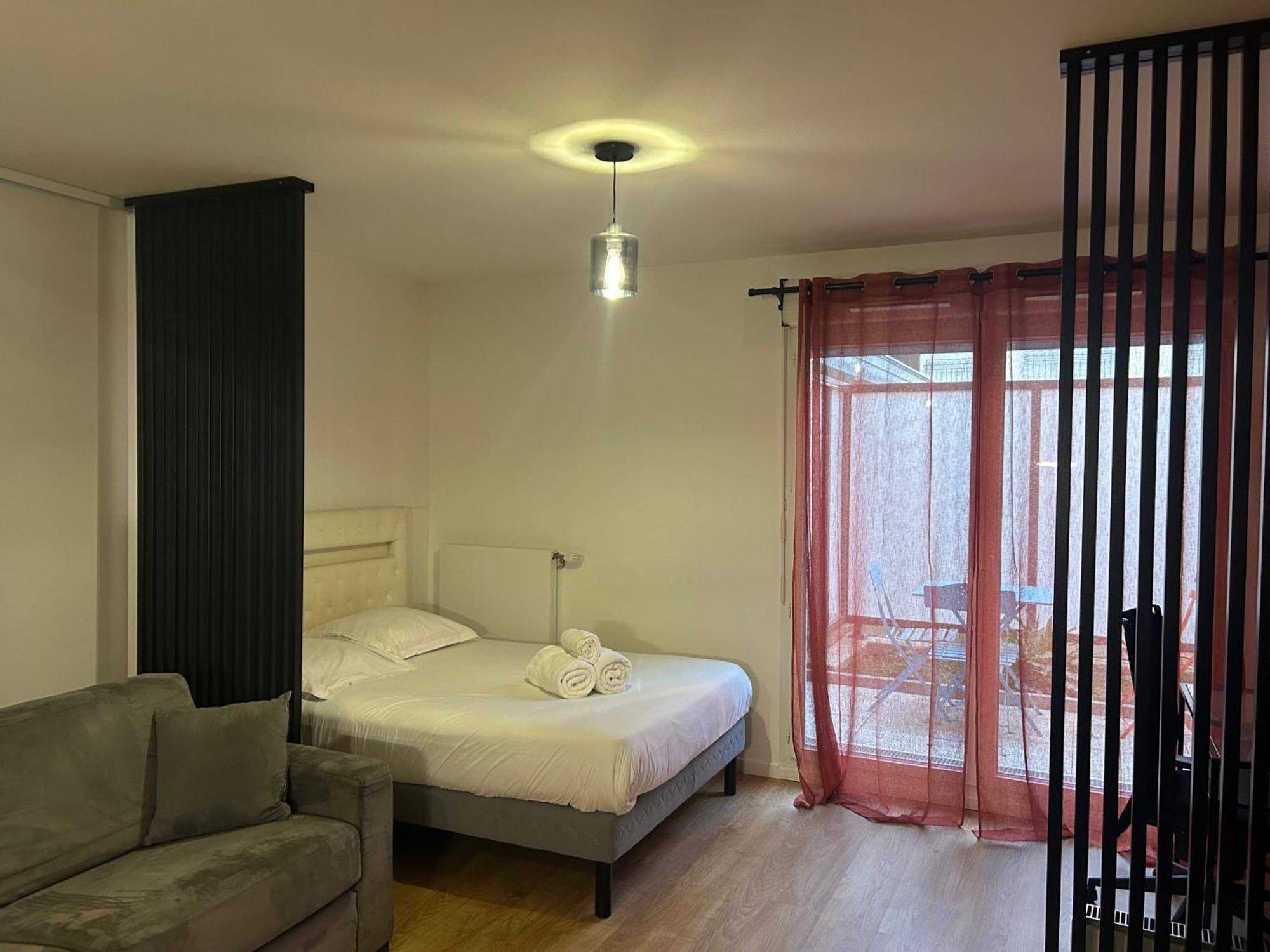 Studio Spacieux 4 Personnes Avec Terrasse Privee & Bureau - Gare A 4Min, Paris En 30Min Villiers-sur-Marne Exterior foto
